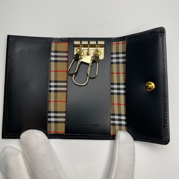 Burberry Black Leather Key Holder with Nova Check Accents - Preowned - Picture 7 of 10